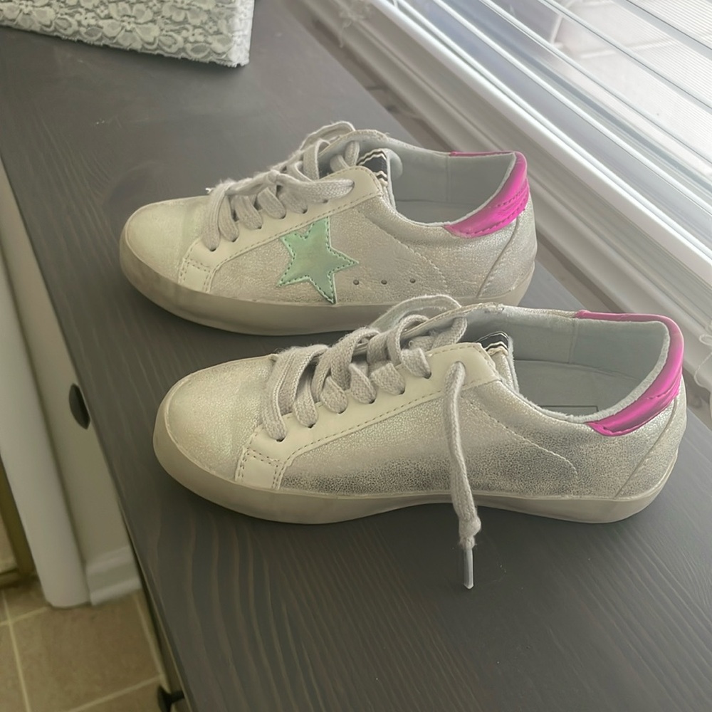 ShuShop girls tennis shoes size 10